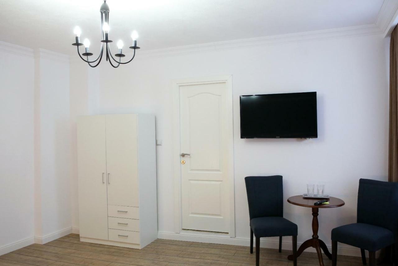 Family Room,896591950:JPEG